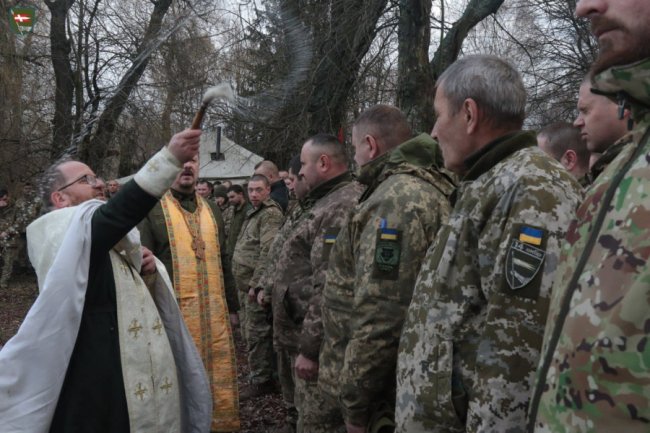 Як воїни 14 ОМБр пірнали у річку на Водохреще. ФОТО
