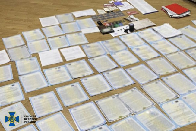 Директор театру у Кропивницькому за хабарі бронював «акторів» від мобілізації