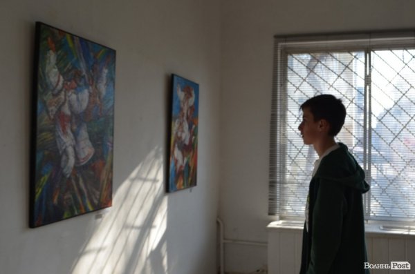 Коли полотна танцюють: у Луцьку відкрили виставку картин «в чотири руки». ФОТО