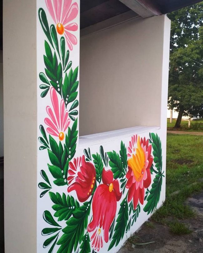 «Заквітчана» зупинка з'явилася в одному з волинських сіл