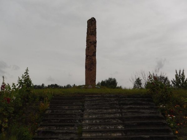На Волині мародери зруйнували братську могилу. ФОТО