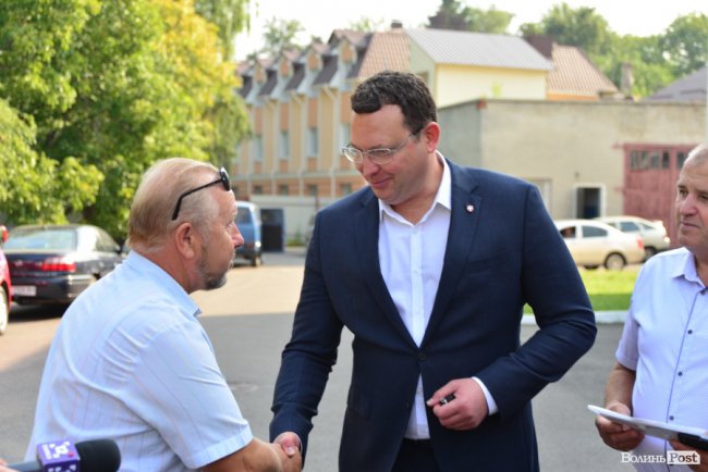 Волинській «швидкій» подарували новий автомобіль. ФОТО