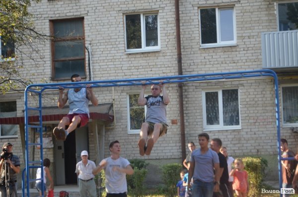 У луцьких дворах - нові спортивні майданчики. ФОТО