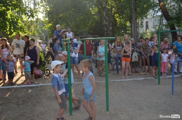 У луцьких дворах - нові спортивні майданчики. ФОТО