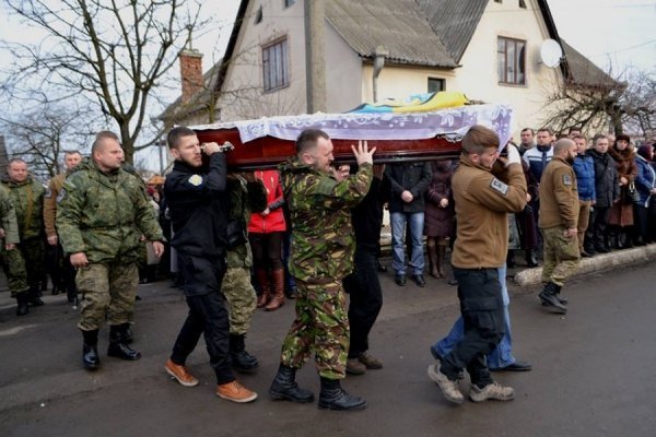 У Горохові поховали бійця «Азову» Ігоря Сливку. ФОТО
