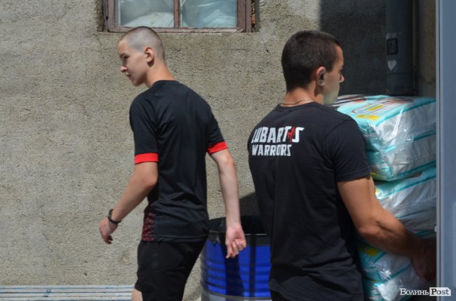 Вартість – понад 120 тисяч євро: до Луцька прибув вантаж з медикаментами для 31 лікарні України