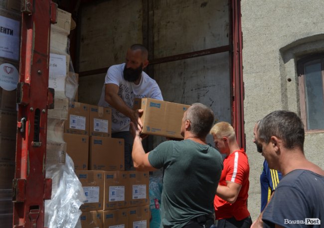Вартість – понад 120 тисяч євро: до Луцька прибув вантаж з медикаментами для 31 лікарні України