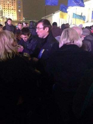 Як Кличко, Тягнибок і Яценюк мітингували на Євромайдані. ФОТО