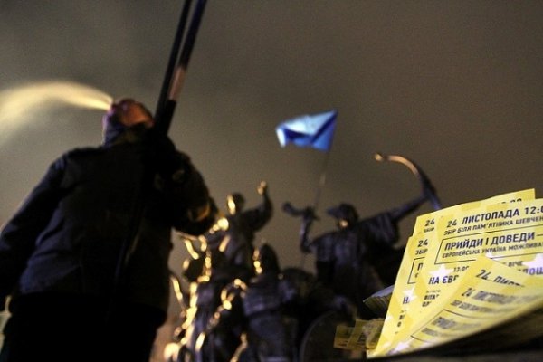 Як Кличко, Тягнибок і Яценюк мітингували на Євромайдані. ФОТО