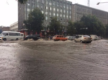 Запоріжжя затопило, у центрі міста зупинився рух. ФОТО