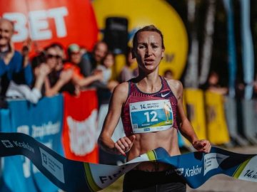 Перша з двох тисяч: волинська легкоатлетка перемогла на змаганнях у Польщі. ФОТО
