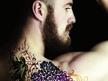 Волонтери запрошують купити календар заради благодійності