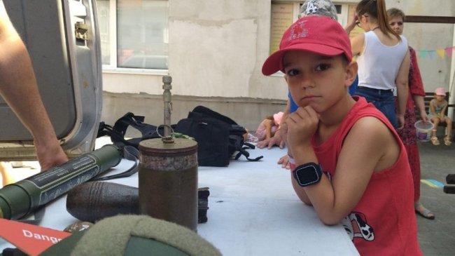 У Луцьку сапери навчали дітей розрізняти вибухонебезпечні предмети