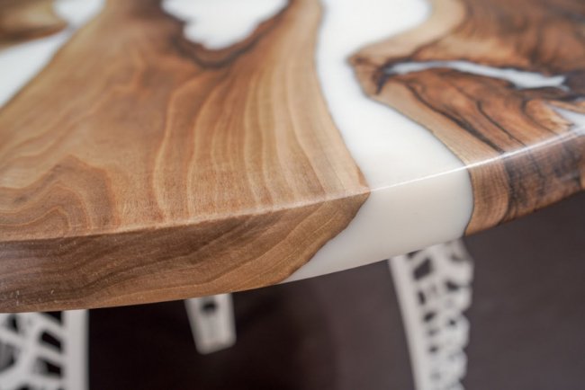 У Луцьку вперше відбудеться виставка-продаж унікальних столів та крісел. ФОТО*