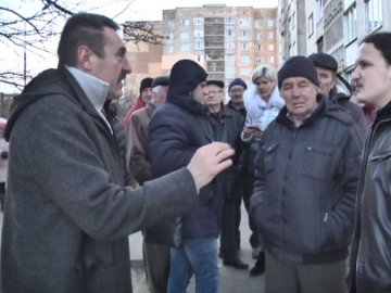 Мешканці двох луцьких багатоповерхівок – проти будівництва дитячої церкви. ВІДЕО