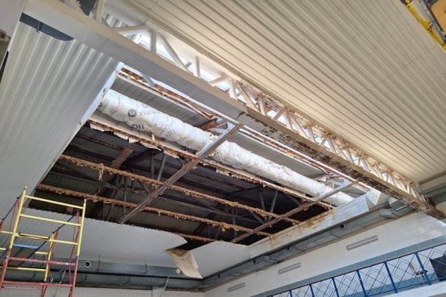 Показали, як у військовому ліцеї в Луцьку ліквідовують наслідки російського обстрілу