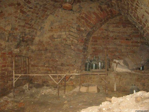 Незаконні розкопки галереї