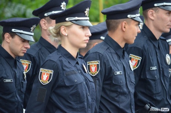У Луцьку поліцейські отримали нові погони і звання. ФОТО