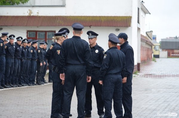 У Луцьку поліцейські отримали нові погони і звання. ФОТО