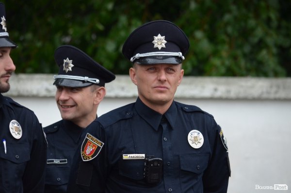 У Луцьку поліцейські отримали нові погони і звання. ФОТО