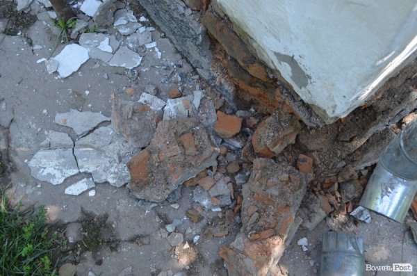 Наслідки зливи у Луцьку: у підвалах досі стоїть вода. ФОТО