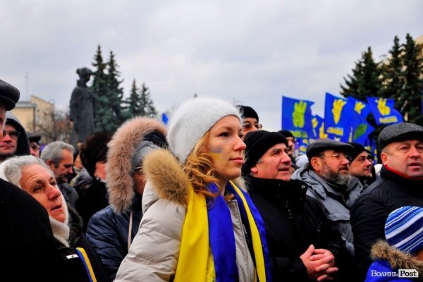Віче на луцькому Майдані. ФОТО