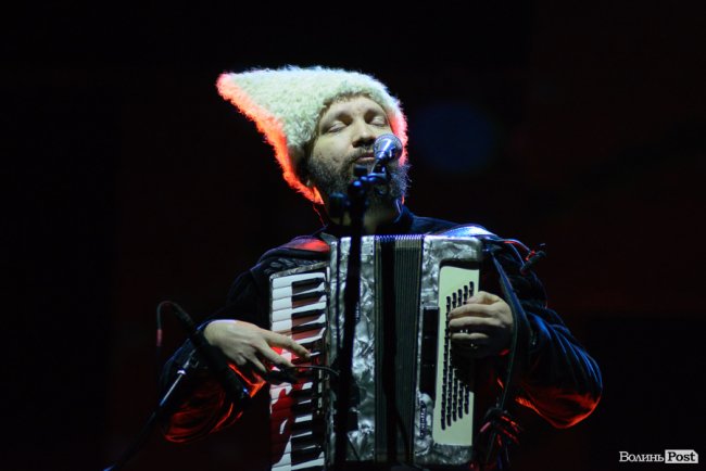 Гурт «ДахаБраха» влаштував видовищне шоу у Луцьку. ФОТОРЕПОРТАЖ 