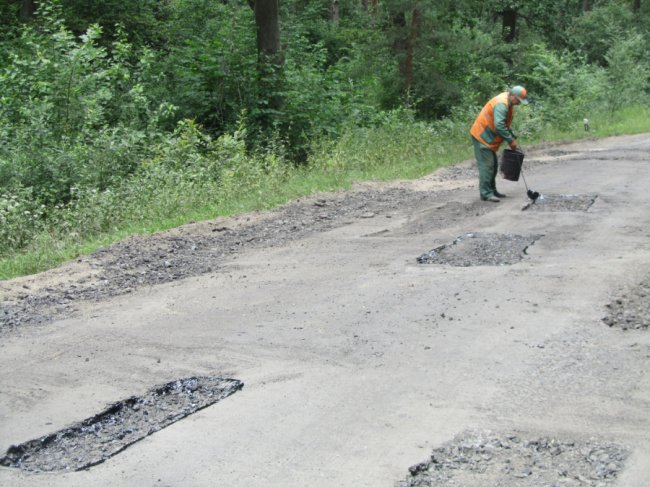 Ремонтують дорогу між  райцентрами Рожище і Ківерці. ФОТО