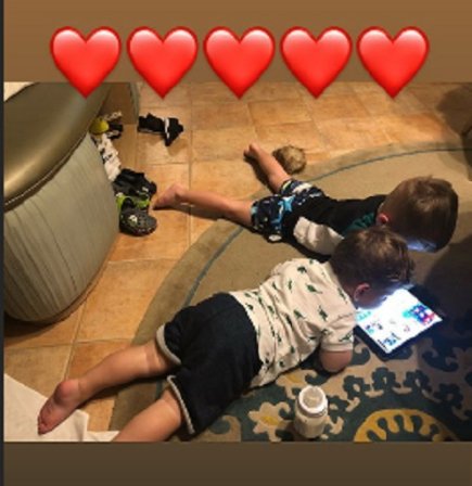 MONATIK зворушив прихильників новим фото з синами