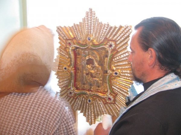 У місто на Волині привезли найбільшу святиню Західної України. ФОТО