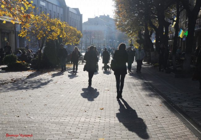 Листопад у Луцьку: соковиті фото