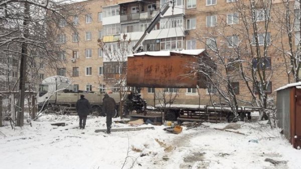 Демонтаж триває: у Луцьку знесли гаражі 