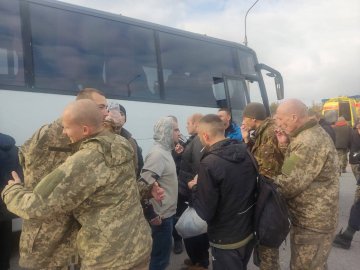 Україна повернула з полону ще 52 українців: серед них – захисники та лікар з «Азовсталі»