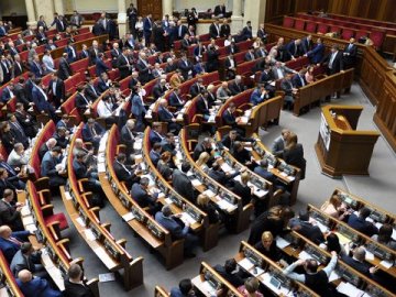 Нардепи отримали першу зарплату: хто скільки заробив у новій Раді