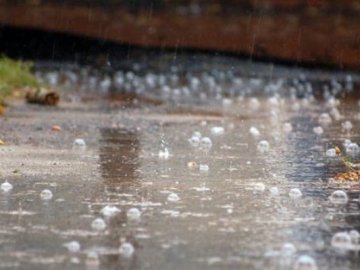 Українців попередили про сильні грози і град