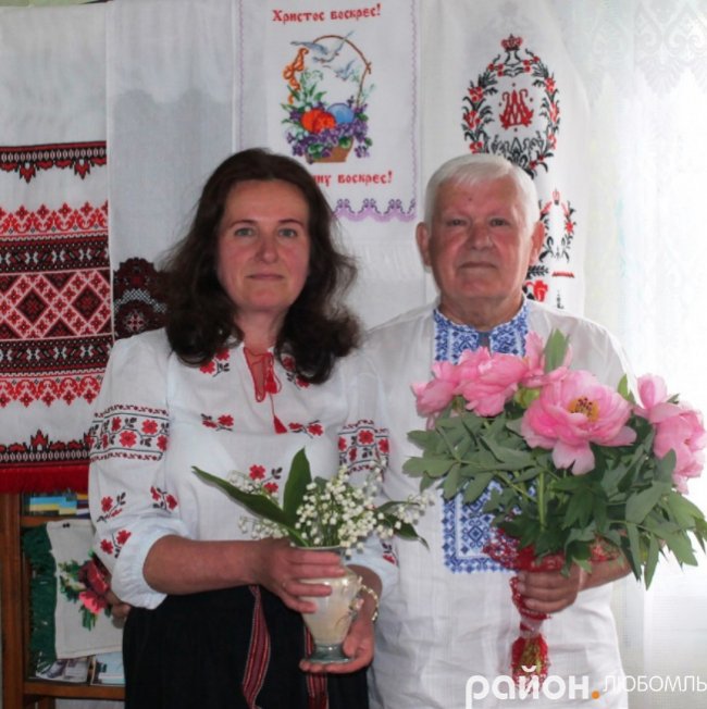 На Волині організували виставку вишитих робіт колишнього вчителя фізики. ФОТО
