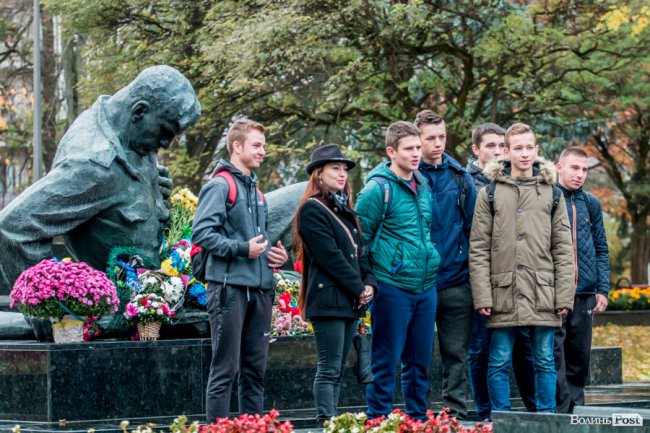 Відгомін війни: у Луцьку вшанували жертв Другої світової. ФОТО