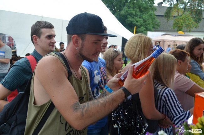 На луцькому фесті презентували новий італійський напій. ФОТО*