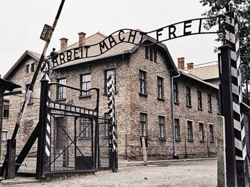 У Німеччині засудили  96-річного «бухгалтера Освенцима»