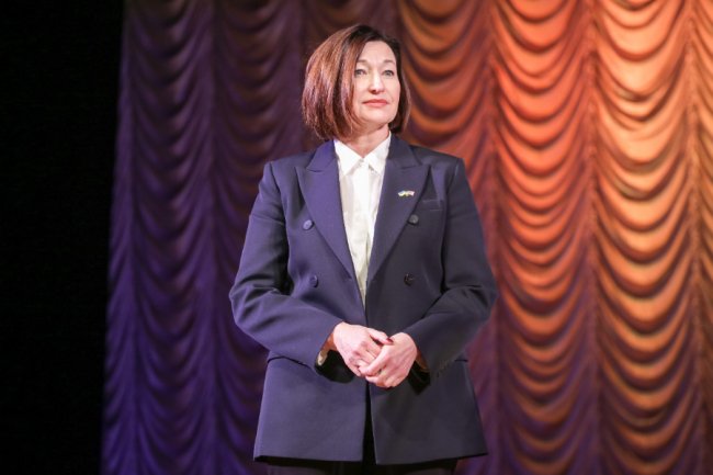 Оркестр та підключення з фронту: понад 1600 випускників ВНУ отримали дипломи. ФОТО