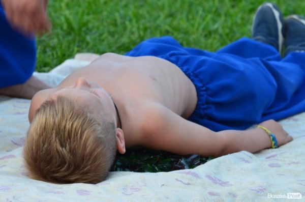 Гопак на битому склі: у Луцьку козачата показали елементи козацького характерництва. ФОТО. ВІДЕО