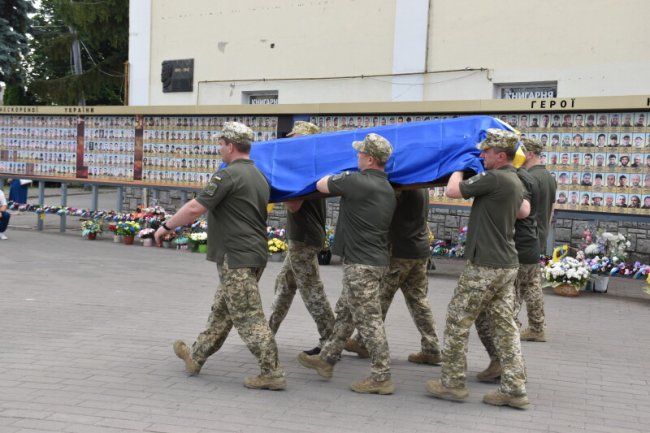 У Луцьку в останню дорогу провели Героя Володимира Андрійчука
