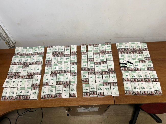 Чере «Ягодин» волинянин намагався перевезти в Польщу 20 блоків сигарет «на собі»