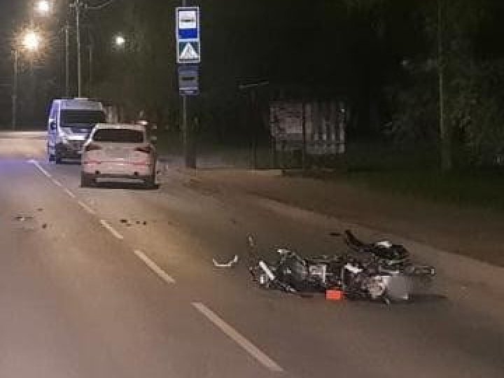 У Луцьку під час аварії травмувався мотоцикліст і неповнолітній пасажир. ФОТО