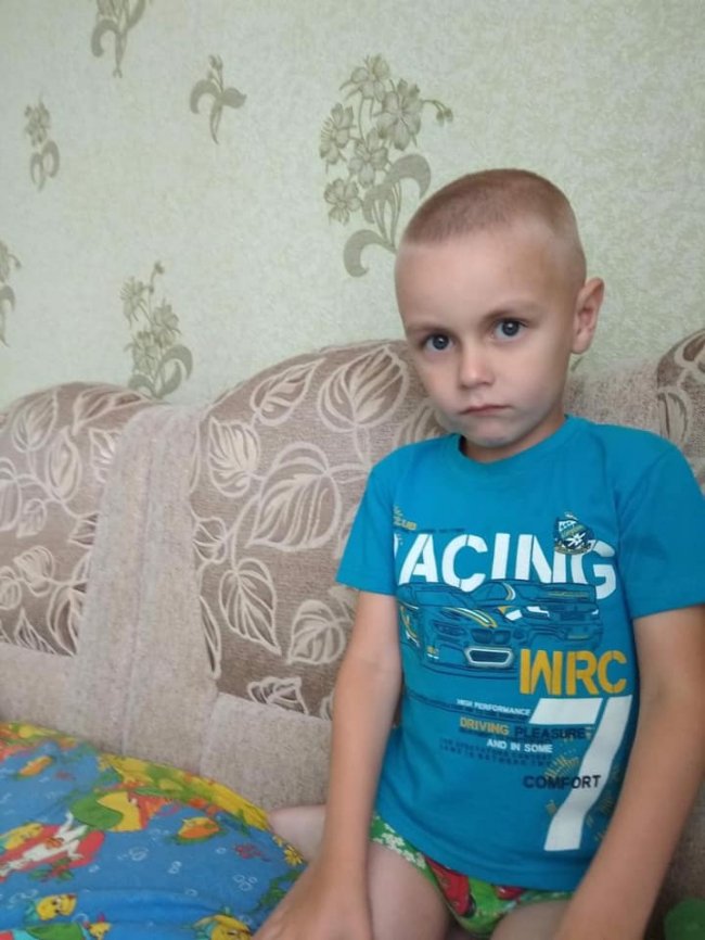 Замкнувся у квартирі і випав з 5-го поверху: мама маленького лучанина просить про допомогу