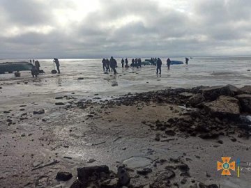 На Черкащині на Дніпрі відкололась крижина, на якій перебувало до 200 рибалок