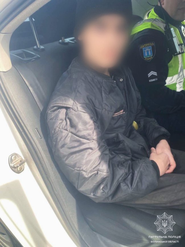 Небайдужість рятує: на Волині водій автобуса помітив на дорозі юнака, який потребував допомоги