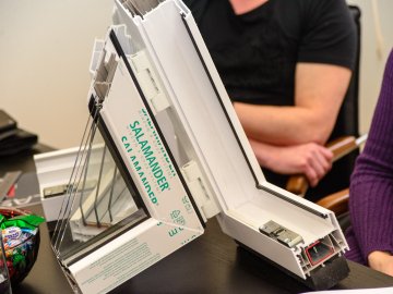 Увага до деталей: як на «Інвесторі» вікна «розбирали». ФОТО