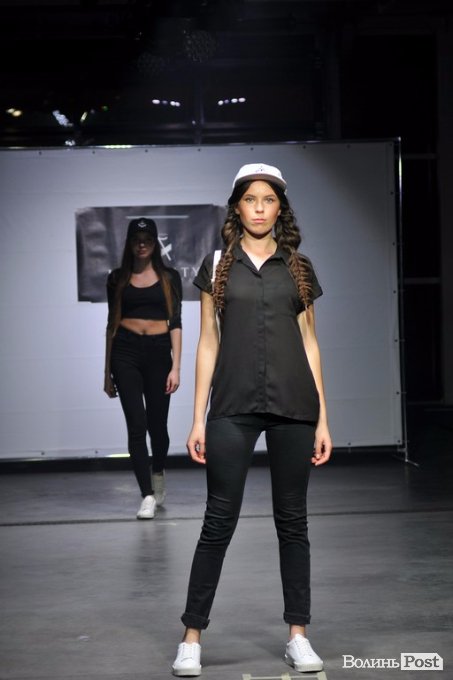 Свято краси і моди: як мийку в Луцьку перетворили на модний подіум