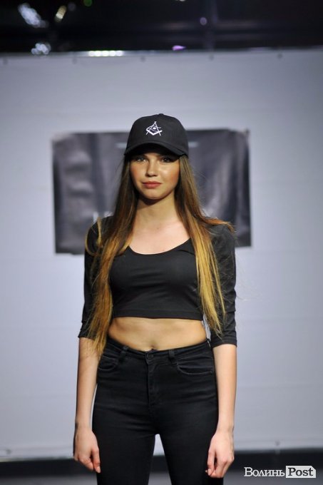 Свято краси і моди: як мийку в Луцьку перетворили на модний подіум